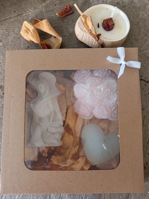 Doğal ​aşkın ve Estetiğin Işığı: El Yapımı Sanatsal Mum ve Biblo  Hediye Seti