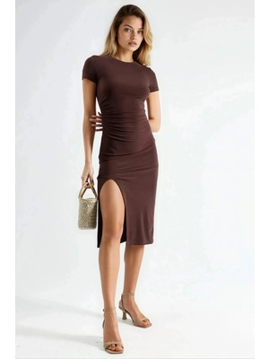 Hiccup Kadın Yırtmaç Detaylı Kısa Kollu Midi Sandy Elbise Kestane Kahvesi