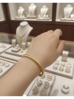 Nati Co Zarif Burgu Tasarımlı Gold Renk Kadın Bileklik