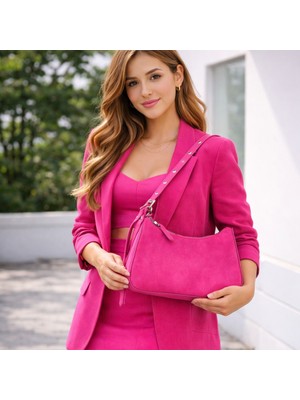 Fuşya Süet Kadın Omuz Çantası Ayarlanabilir Askılı Fermuarlı Baguette Model – Sudedi Home
