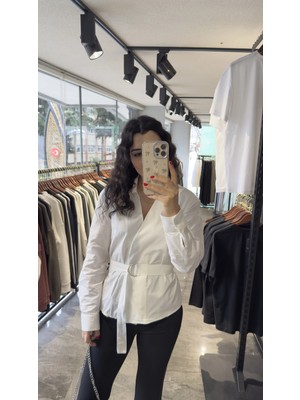 Tuğçe Fashion Beyaz Kruvaze Yaka Kuşaklı Gömlek