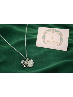 Matenon Design Inci Detaylı Deniz Kabuğu Kolye – Zarif ve Işıltılı Tasarım