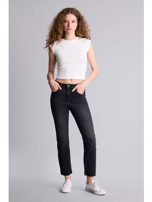 DeFacto Crop Flare Fit Orta Bel Kısa Çan Paça Jean Pantolon G2217AX26SP