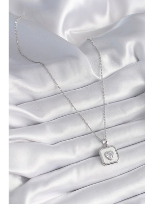 Rivera Tech Rvrstr4 316L Çelik Gümüş Renk Kare Madalyon Kalp Zirkon Taş Işleme Kadın Kolye - TJ-BKO9525