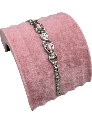 Pembe Süet Bileklik ve Künye Standı, 14/11 Cm, Şık ve Kullanışlı