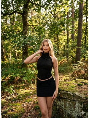 TRENDHAZAN Sırt Dekolteli Yandan Drapeli Sıfır Kol Halter Yaka Sandy Kumaş Bluz