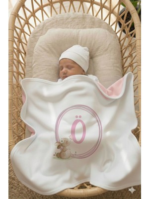 Messido Plus Çift Taraflı - Interlok Bebek Battaniyesi 80X80CM - Çemberde Sevimli Tavşan Harf Serisi - Ö Harfi