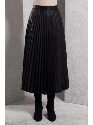 Kadın Siyah Deri Görünümlü Piliseli Etek 4934