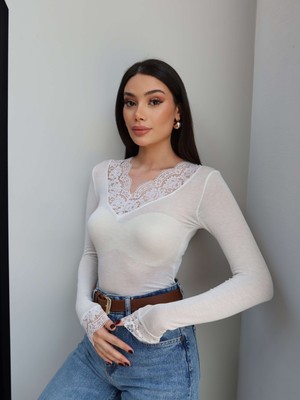 Esra Helvacı Yaka Dantelli Kaşmir Karışımlı Bluz