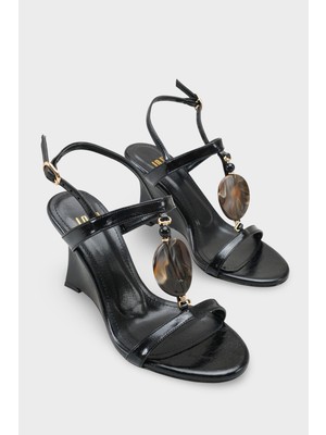 LOJO Kadın Oval Burun Tokalı Dolgu Topuklu Günlük Sandalet Neri Siyah