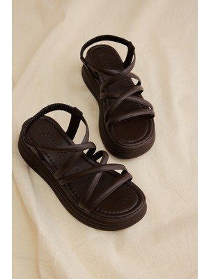 Tonny Black Kadın Kahve Rahat Kalıp Yüksek Taban Çapraz Sandalet