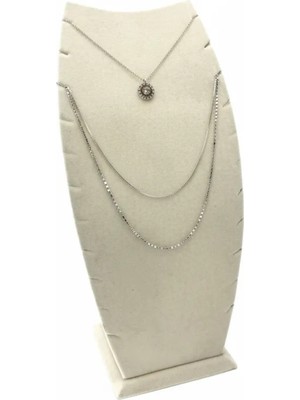 Krem Renk Süet Model Kolye ve Zincirli Ayaklı Stand 25/12 cm