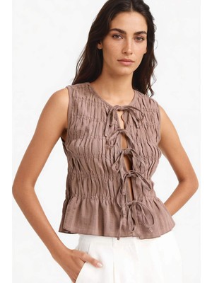 DeFacto %100 Pamuk Slim Fit Dar Kesim Bisiklet Yaka Önden Bağlamalı Dokulu Kolsuz Bluz F8581AX25SM