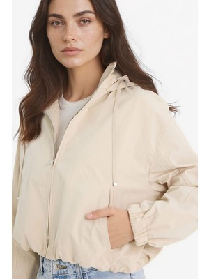 DeFacto Su Geçirmez Regular Fit Kapüşonlu Fermuarlı Crop Mont E8625AX25AU