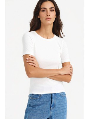 DeFacto Slim Fit Bisiklet Yaka Basic Düz Fitilli Kaşkorse Kısa Kollu Tişört C0097AX25AU