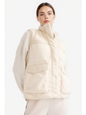 DeFacto Warmtech Fermuarlı Pelüş Yelek E9208AX25AU