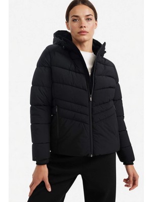 DeFacto Su İtici Regular Fit Kapüşonlu Fermuarlı Cepli Mont C8141AX25WN