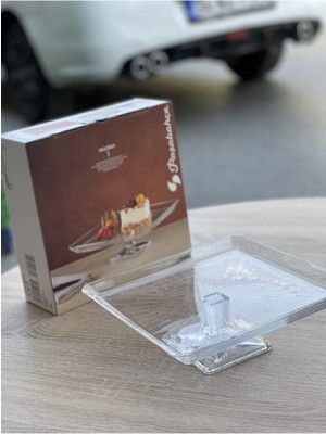 Şık Madlen Ayaklı Kare Sunumluk, Zarif ve Kullanışlı Tasarım