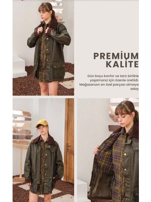 Babour Esintili Ekose Astar Detaylı Kadife Yakalı Mum Detaylı Trenc Kısa