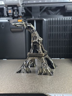 Bozulmuş Eyfel Kulesi Heykeli: Expedition 33, Kıyamet Sonrası Dekorasyon