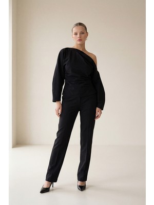 Setre Siyah Omuz, Kol ve Yaka Detaylı Belden Oturtmalı Bluz