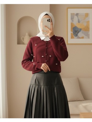 Modamorfo Düğmeli Çiçek Detaylı Yumoş Hırka -Bordo