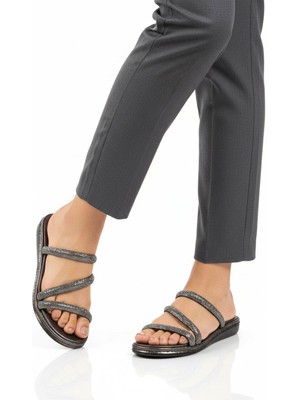 Ayakmod Platin Taş Işlemeli Hafif Ince Taban Kadın Terlik 422248 Z