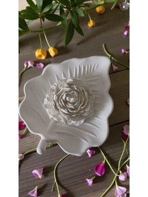 Doğal Beyaz Beton Yaprak Tepsi ve Gül Biblo Tasarımı