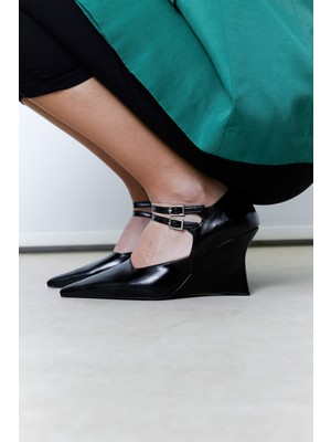 Lutvelizade Topuklu 2617 - Sivri Burun Bant Detaylı Siyah Kadın Topuklu