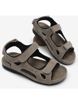 Tonny Black Kadın Bej Rahat Kalıp Poli Taban Çırtlı Sandalet