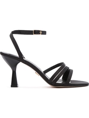 Derimod Kadın Siyah Bilekten Bantlı Topuklu Sandalet 26SFE39036F