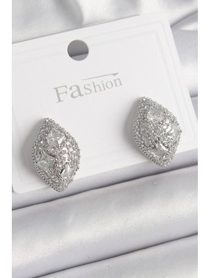 Similar Pirinç Gümüş Renk Zirkon Taş Işlemeli Damla Model Kadın Küpe - TJ-BKP9863