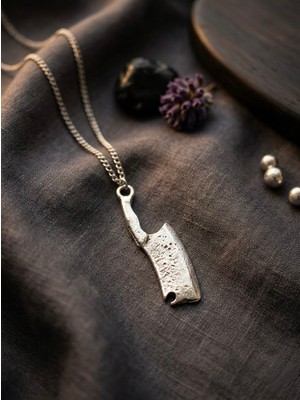 Meneva Aksesuar Eskitme Dokulu Satır Figürlü Kolye