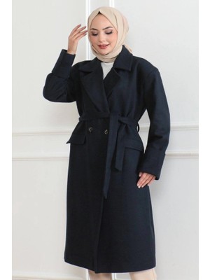 Modatıkla Kaşe Kaban – Uzun Boy Kruvaze Yaka Kuşaklı Tesettür Kaşe Kışlık Kaban, Astarlı Şık Yünlü Dokuma Oversize Rahat Kalıp Cepli Düğmeli Modern Kap Modeli - Lacivert