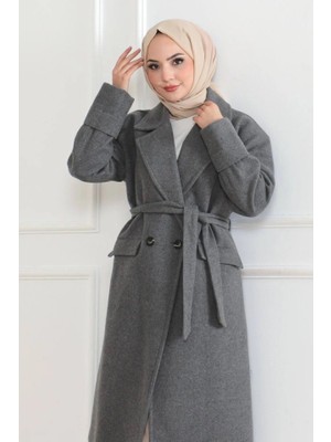 Modatıkla Kaşe Kaban – Uzun Boy Kruvaze Yaka Kuşaklı Tesettür Kaşe Kışlık Kaban, Astarlı Şık Yünlü Dokuma Oversize Rahat Kalıp Cepli Düğmeli Modern Kap Modeli - Gri