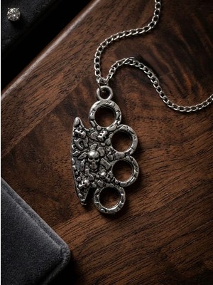 Meneva Aksesuar Kuru Kafa Işlemeli Figürlü Kolye