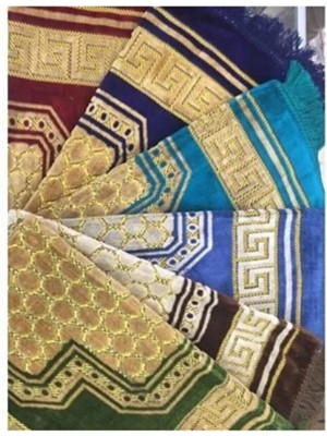 Tusebu Kadife Işlemeli Seccade – Karışık Renkler, Yumuşak Dokulu, Hediyelik