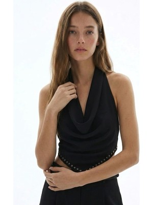 Quzu Degaje Yaka Boyundan Bağlamalı Crop Bluz Siyah