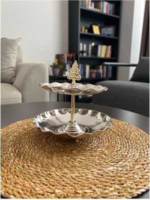 Çift Katlı Gümüş Renk Dövme Desenli Bakır Kurabiyelik Sunum Tepsisi