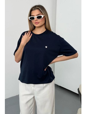 Giysa Kadın Bisiklet Yaka Kalp Kiraz Aksesuarlı %100 Pamuklu T-Shirt Lacivert - 26Y 26521