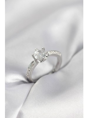 Erbilden Erb Tek Taş Model Zirkon Taşlı Gümüş Renk Kadın Yüzük