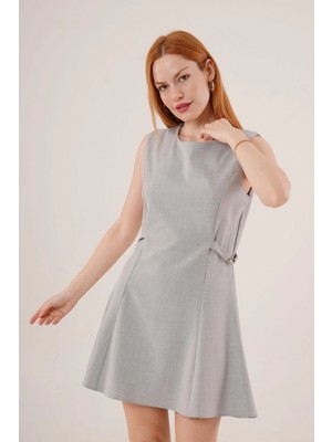 MiraLive Miray- Yanları Zincir Detaylı Sıfır Kol Gri Mini Elbise