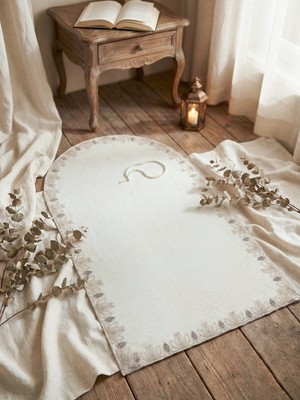 My Evilla Myevilla Dekoratif Yumuşak Yıkanabilir Diz Ağrıtmaz Kaymaz Taban Seccade Peluş Halı Namaz Halısı