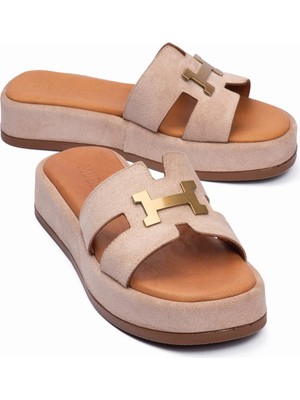 Mubiano Kadın Süet Terlik Hakiki Deri Iç Tabanlı Gold Metal Aksesuarlı Kalın Tabanlı Helena Bej