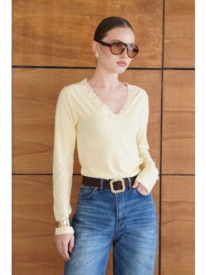 Cemo Kadın V Yaka Dantel Yaka Detaylı Uzun Kollu Fit Bluz