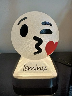 3D Dönüşüm Atölyesi Kişiye Özel Hediyelik Isimli Kalpli Öpücük Emoji Dekoratif LED Lamba - Adaptörlü - Günışığı Ledli