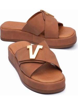 Mubiano Kadın Nubuk Terlik Hakiki Deri Iç Tabanlı Gold Metal Detaylı Kalın Tabanlı Venice Taba