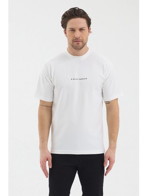 Werroni Erkek Beyaz Renk Jakarlı Kumaş Kendinden Dik Çizgili Baskılı Slim Fit T-Shirt