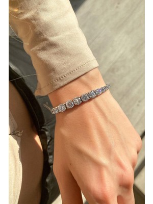 Spossy Silver Jewelry +A Kalite Zirkon Taşlı Küçükten Büyüğe Sıralı Pırlanta Kilit Su Yolu Bileklik