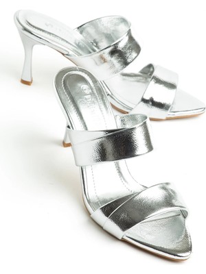 Dilimler Ayakkabı Kadın Ince Topuklu Terlik Gümüş Iki Bantlı Parlak Cilt